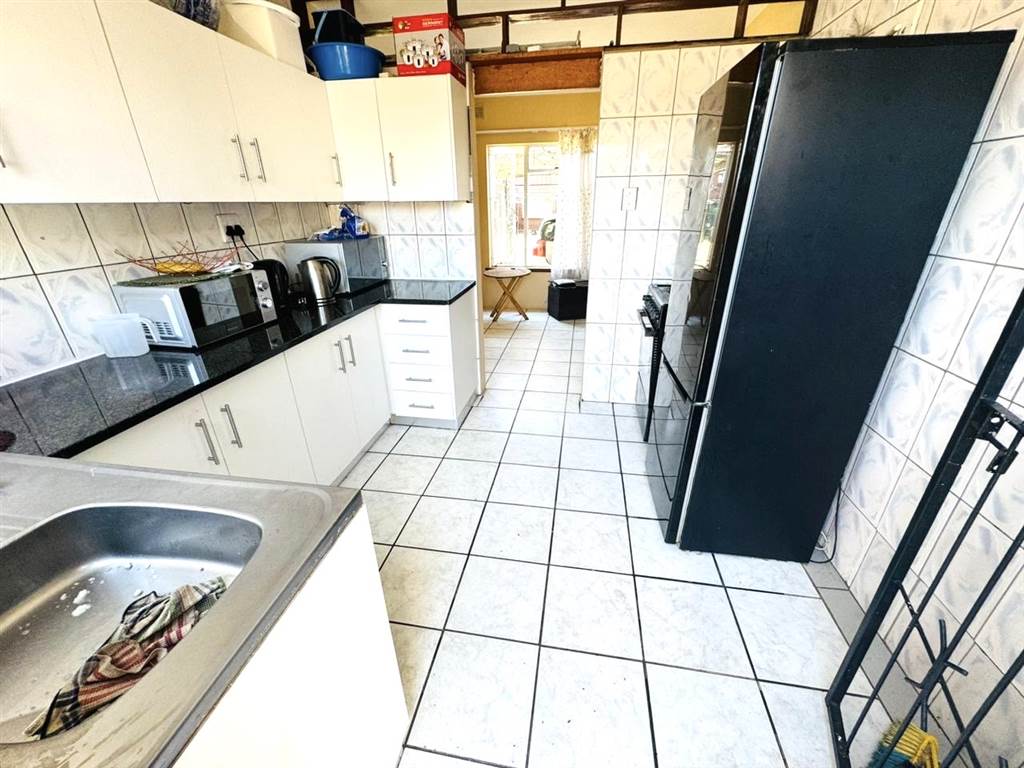 3 Bed Apartment in Pietermaritzburg Central photo number 15