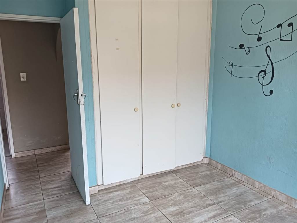 6 Bed House to rent in Van Dyk Park RR3920487 Private Property