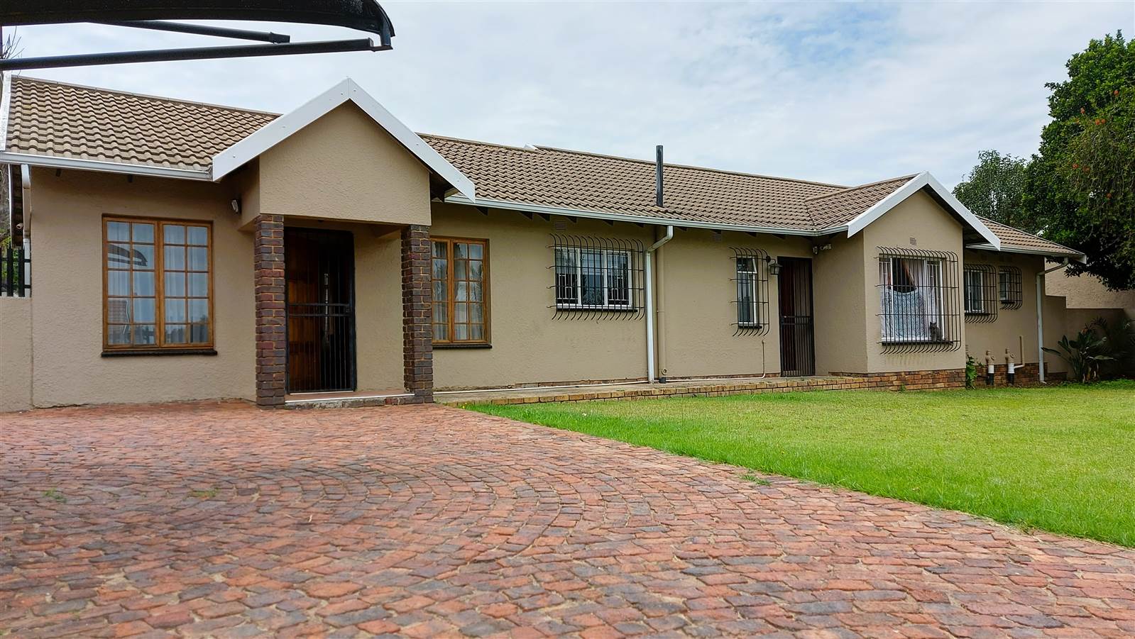 4 Bed House in Brakpan North photo number 1
