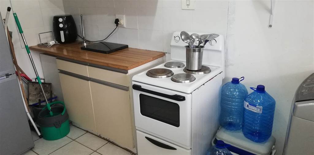1 Bed Apartment in Krugersdorp North photo number 8
