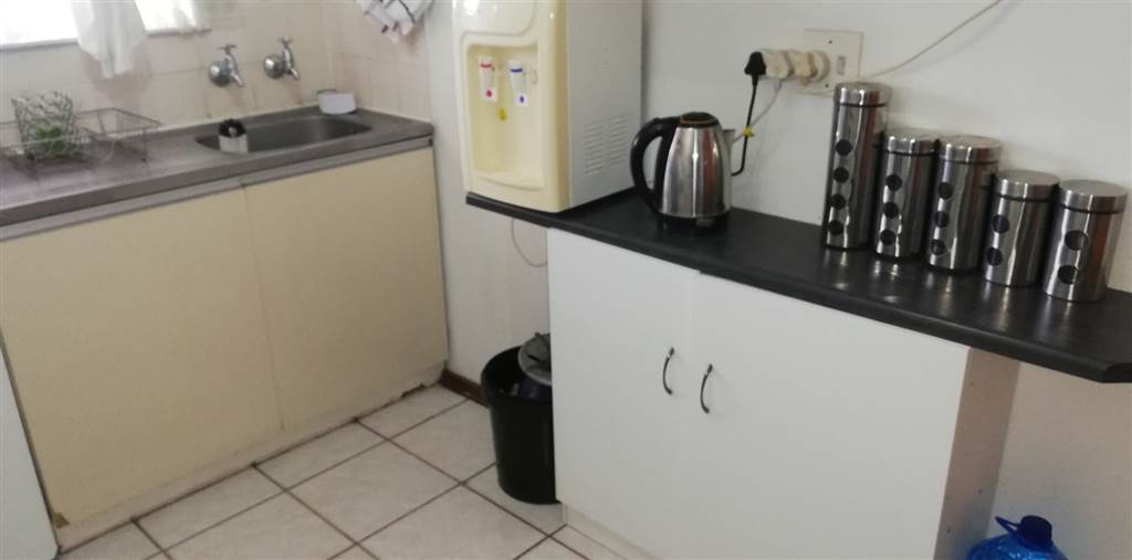1 Bed Apartment in Krugersdorp North photo number 7