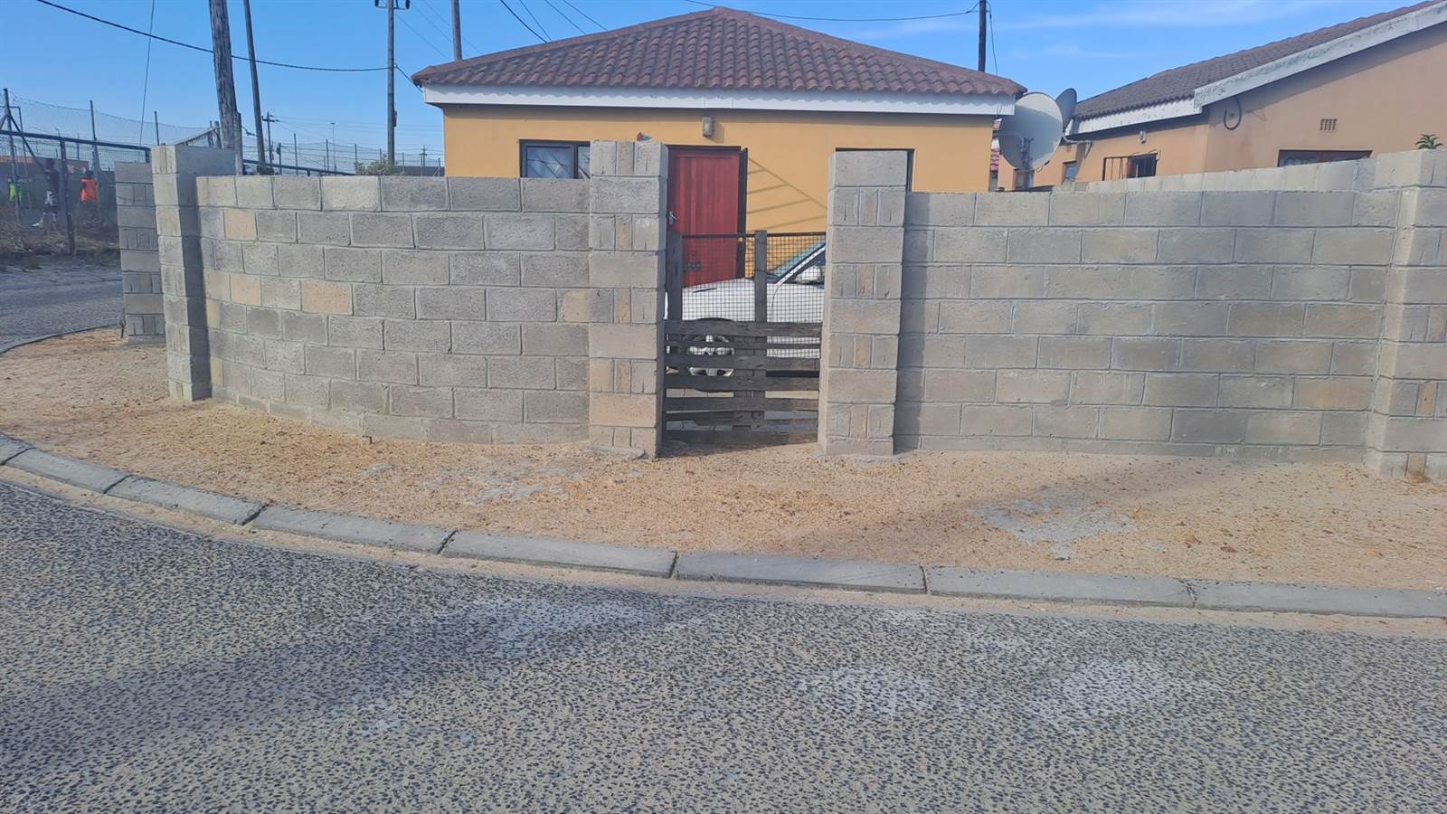 2 Bed House in Khayelitsha photo number 4
