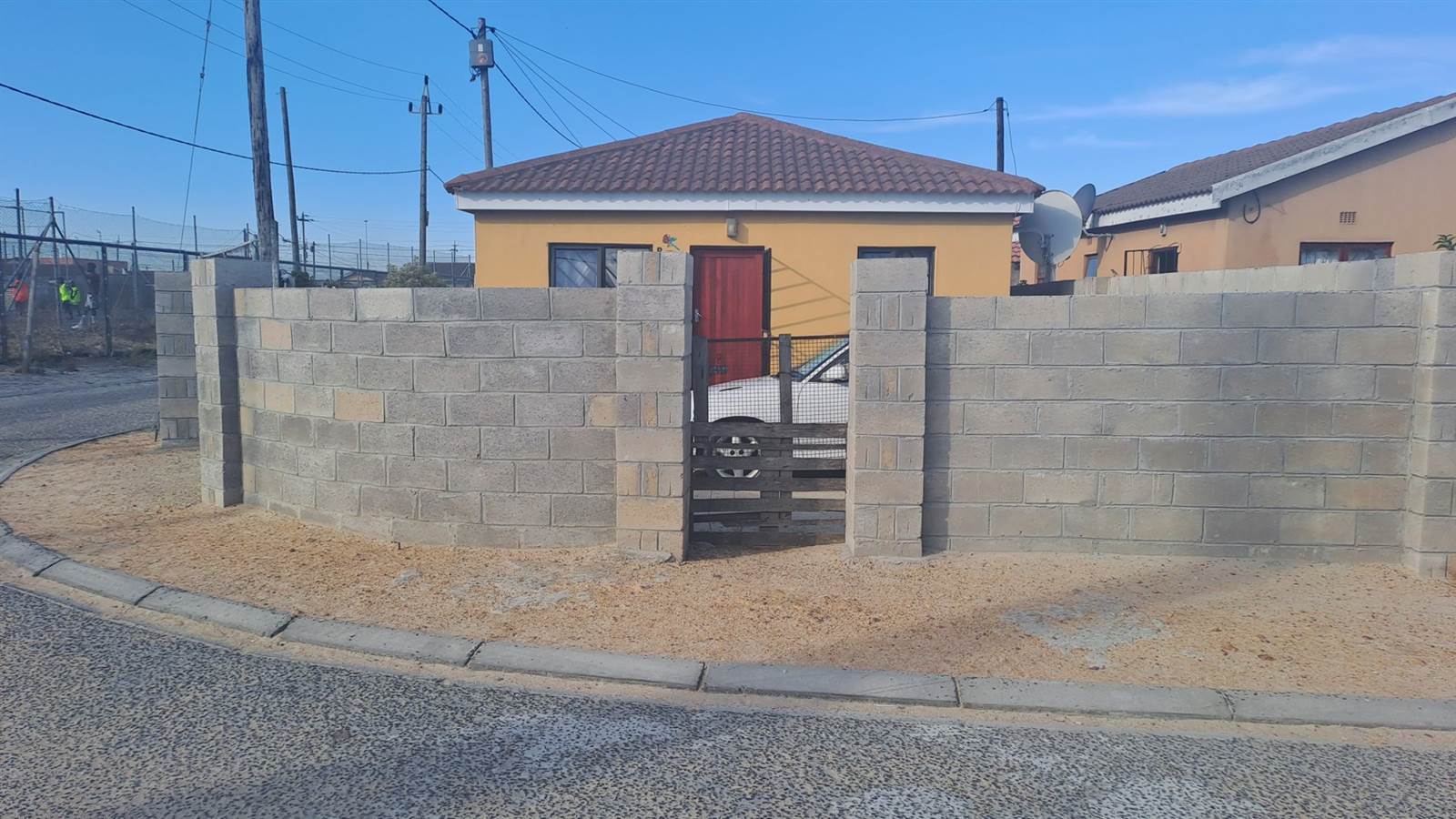 2 Bed House in Khayelitsha photo number 3