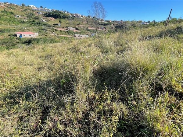 1 600 m² Land