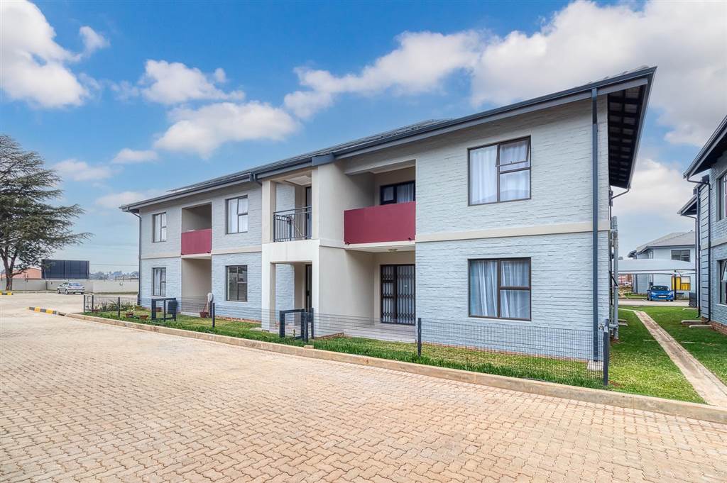 2 Bed Apartment in Benoni North photo number 18