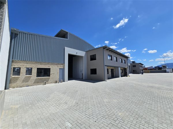 768  m² Industrial space