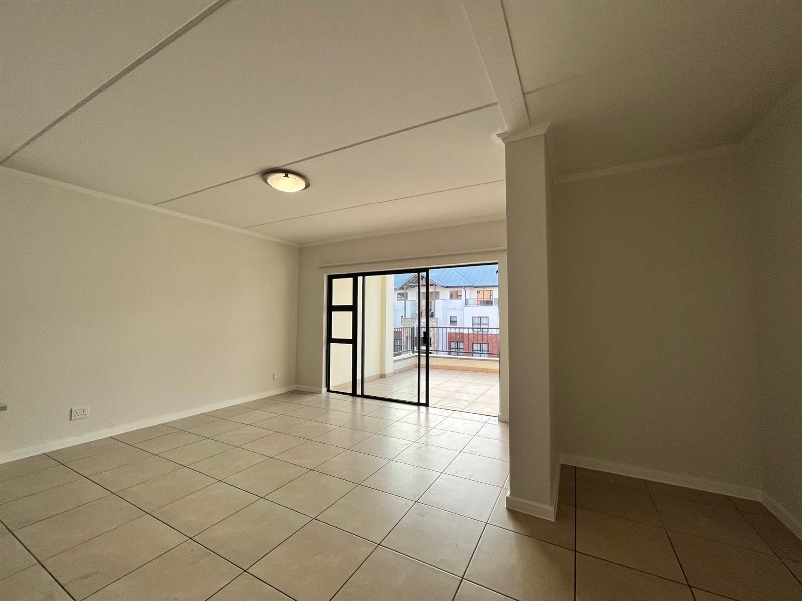 2 Bed Apartment in Greenstone Crest photo number 8