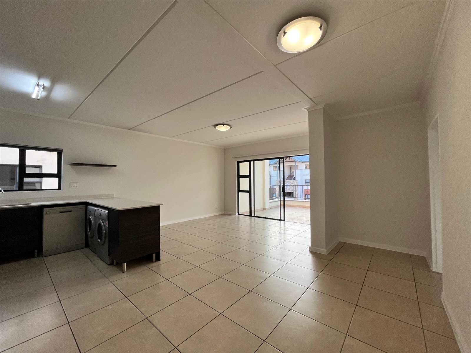 2 Bed Apartment in Greenstone Crest photo number 3