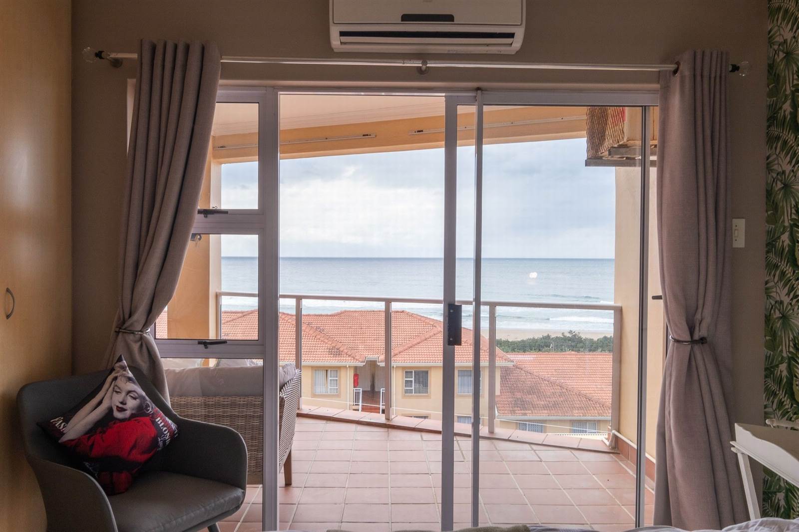 3 Bed Apartment in Illovo Beach photo number 16