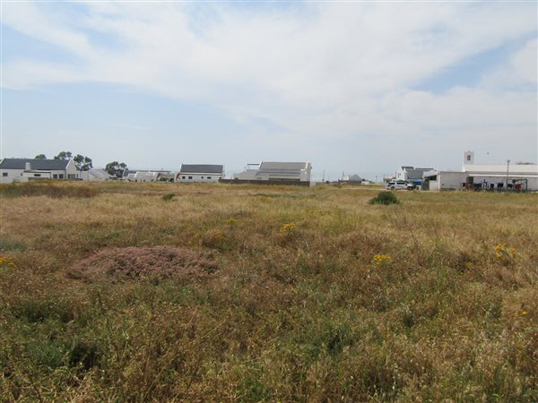 678 m² Land