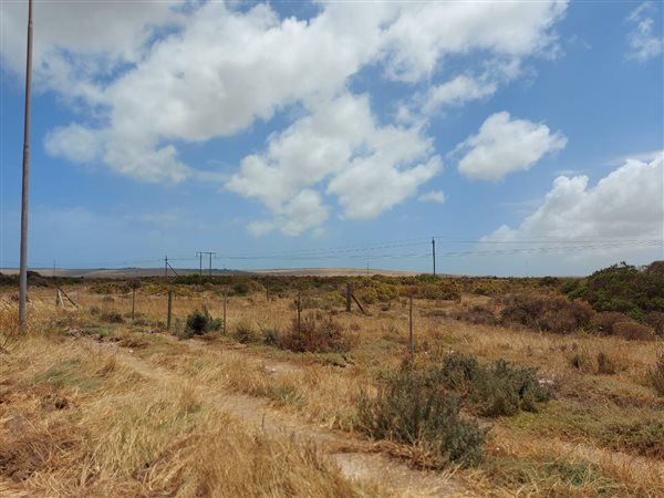 2253 m² Land