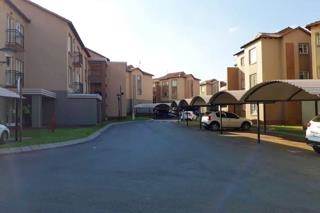 2 Bed Townhouse in Meredale photo number 21