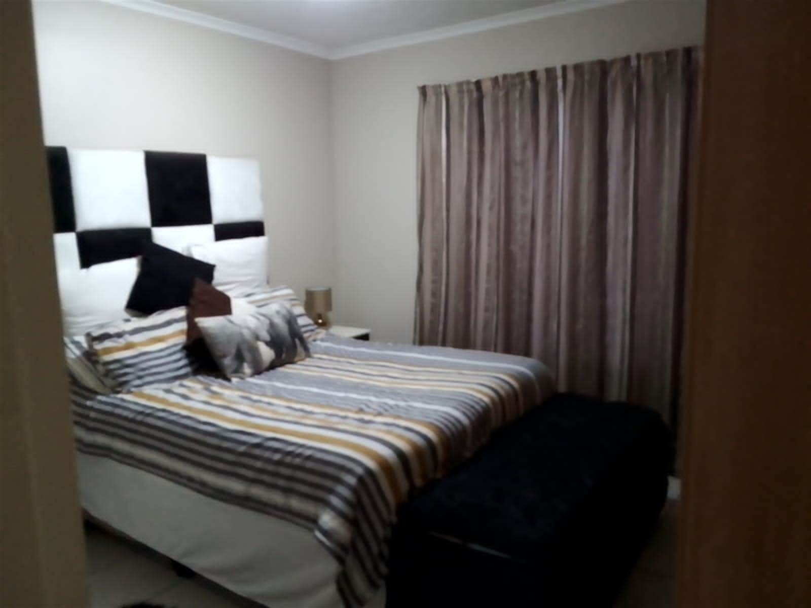 2 Bed Townhouse in Meredale photo number 11