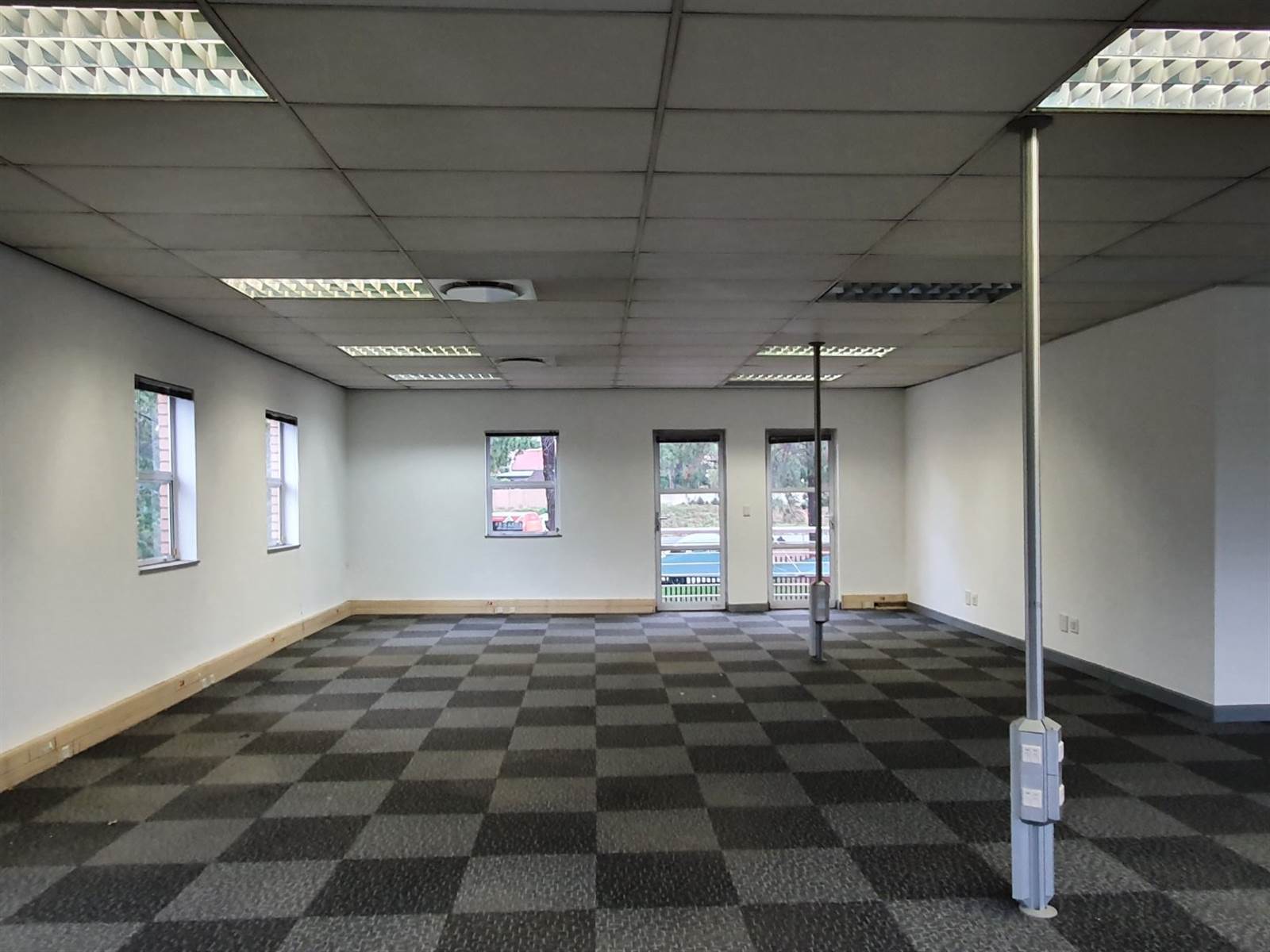 320  m² Commercial space in Fourways photo number 12