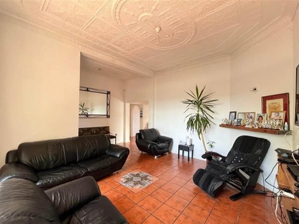 3 Bed House in Regents Park