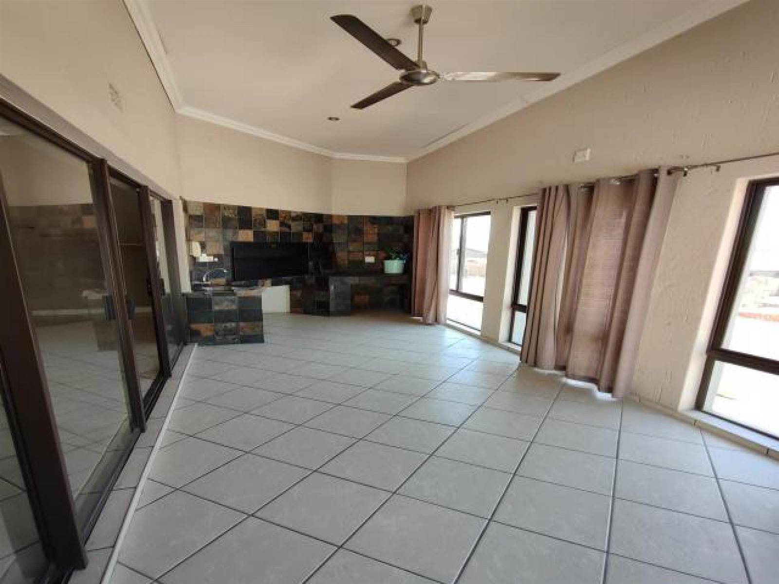 3 Bed House in Kungwini Country Estate photo number 7