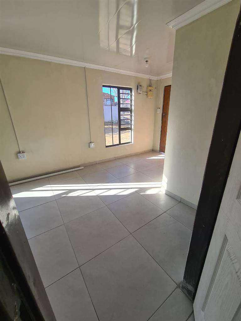 2 Bed House in Mangaung photo number 8