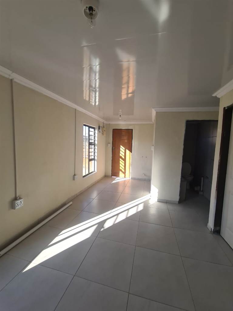 2 Bed House in Mangaung photo number 3