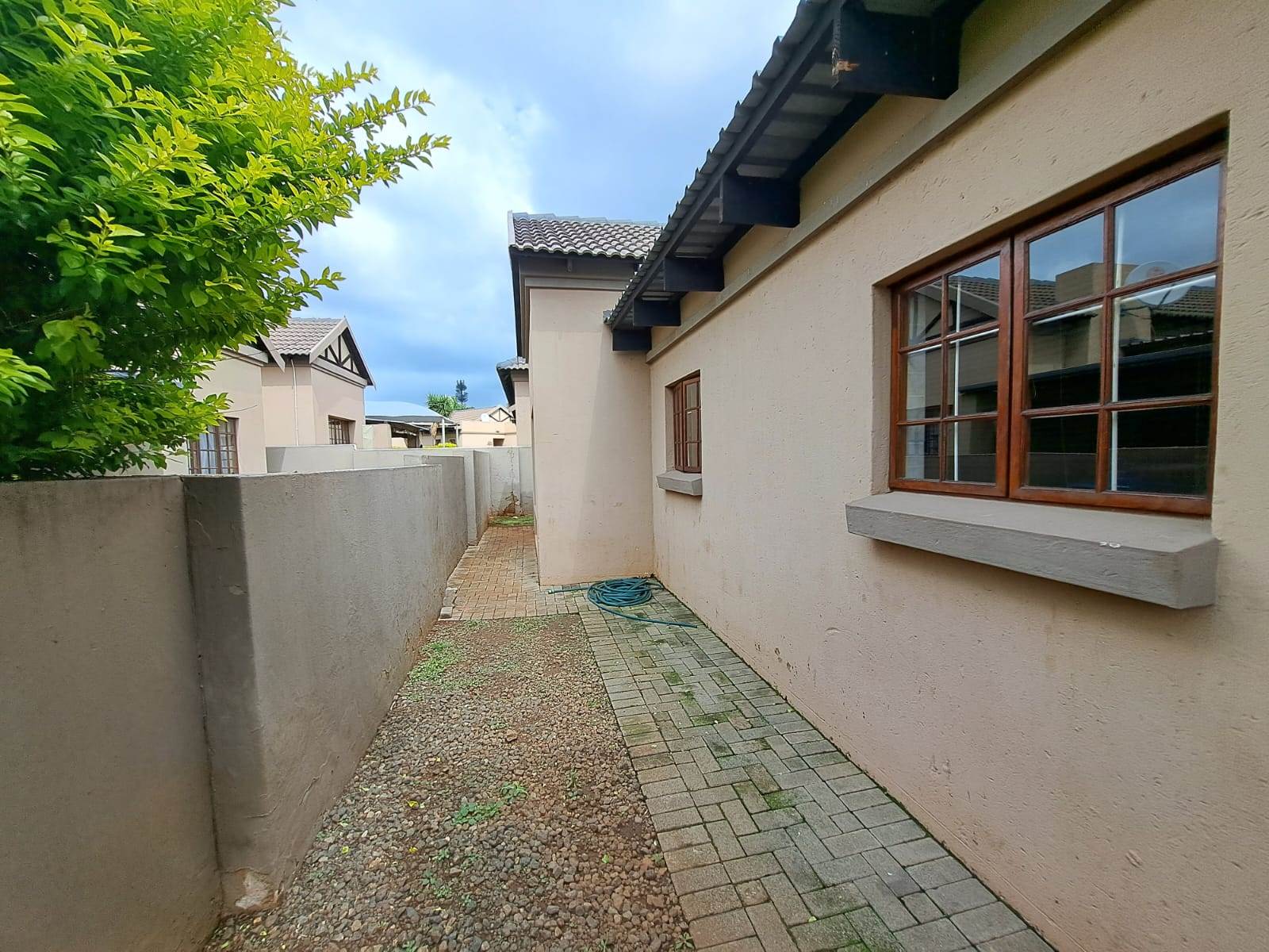 2 Bed Townhouse in Waterval East photo number 12