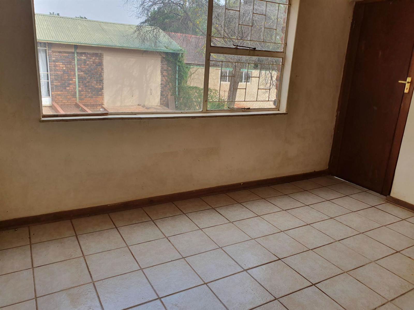 4 Bed House in Rietfontein photo number 8
