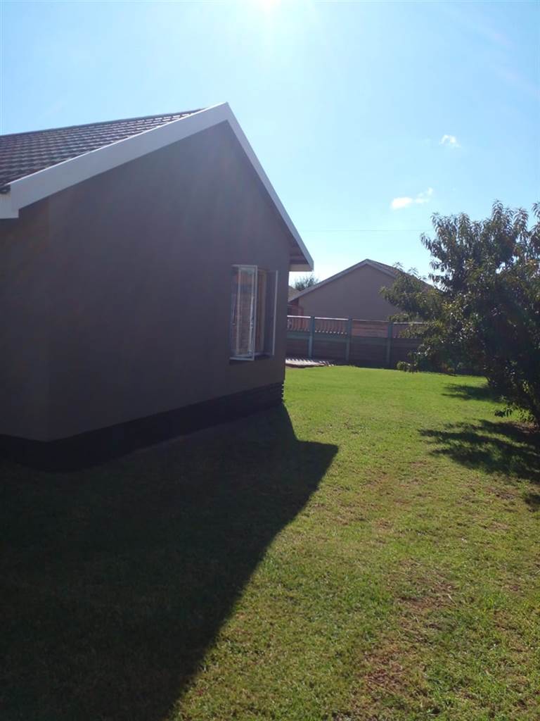 2 Bed House in Sebokeng Zone 6 photo number 3