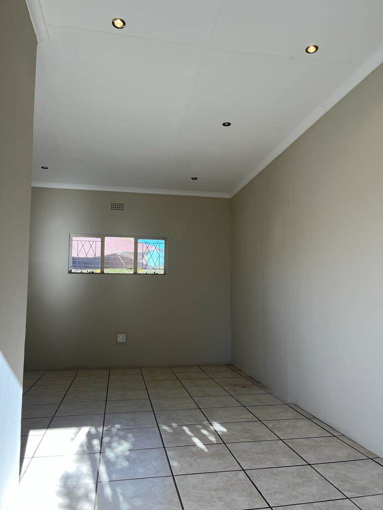 4 Bed House in Monument Heights photo number 24