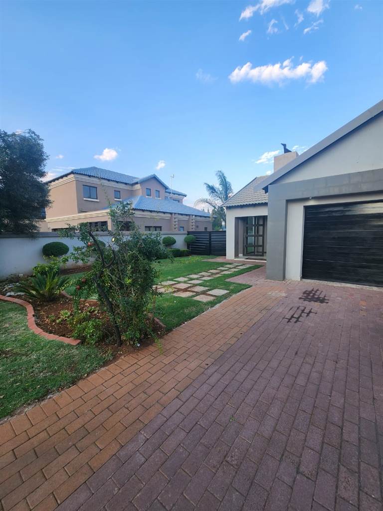 4 Bed House in Raslouw Manor photo number 6