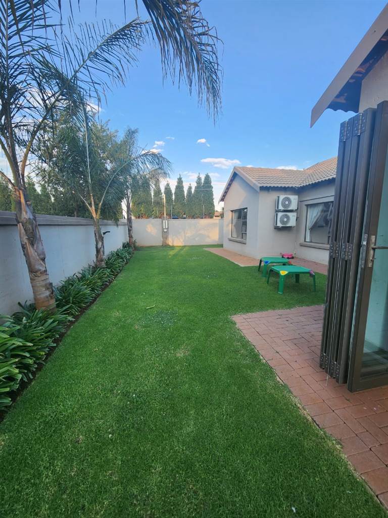 4 Bed House in Raslouw Manor photo number 13