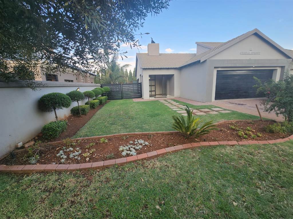 4 Bed House in Raslouw Manor photo number 3