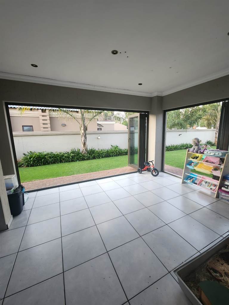 4 Bed House in Raslouw Manor photo number 14