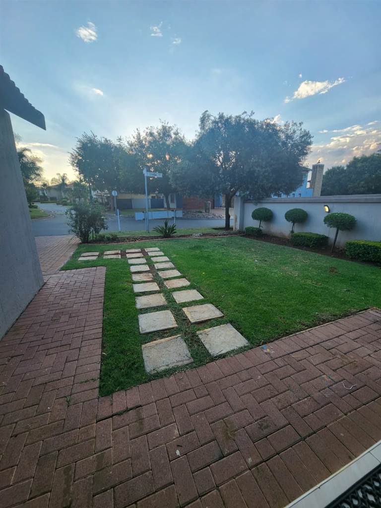 4 Bed House in Raslouw Manor photo number 11