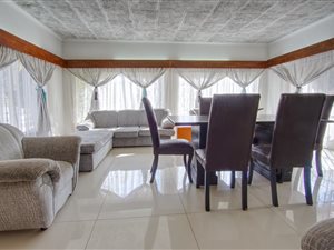 4 Bed House in Darrenwood