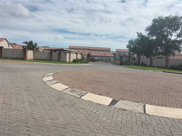3 Bedroom Townhouse 3 Bedroom Townhouse