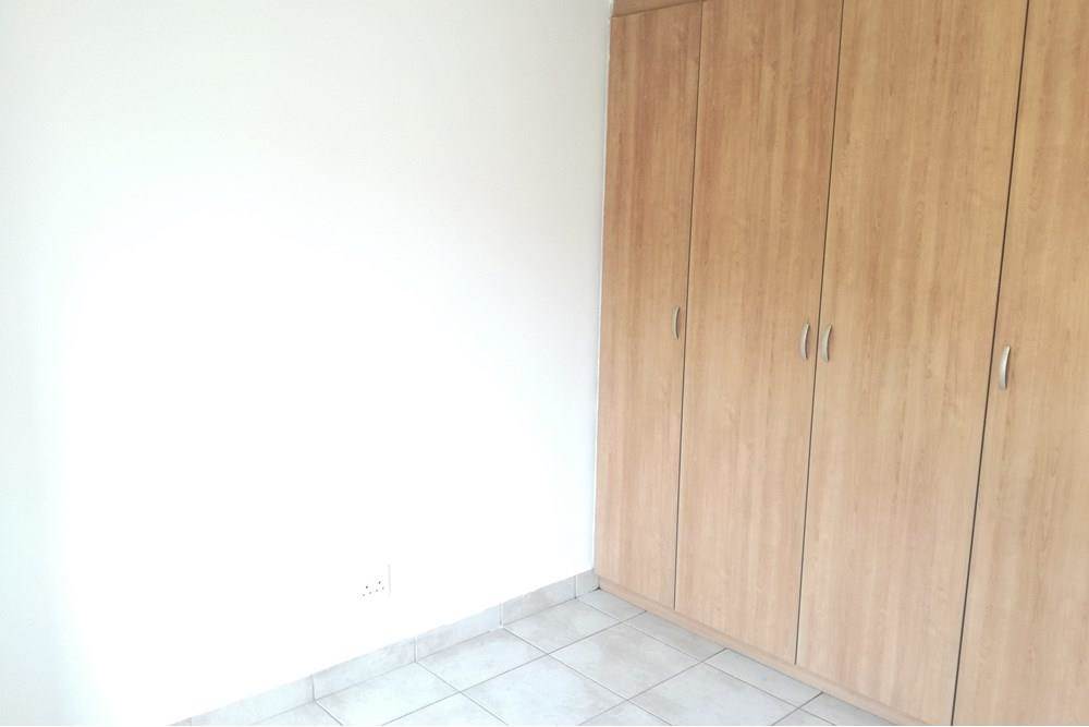 2 Bed Apartment in Meredale photo number 14