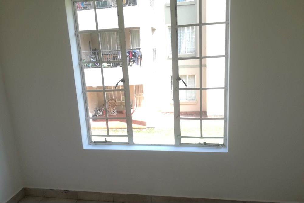 2 Bed Apartment in Meredale photo number 20