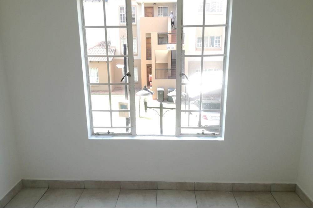 2 Bed Apartment in Meredale photo number 13