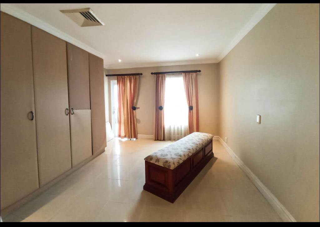 4 Bed Apartment in La Lucia photo number 4