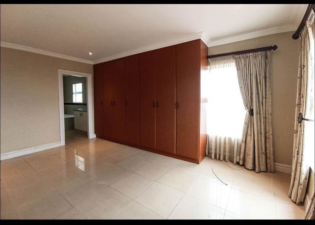 4 Bed Apartment in La Lucia photo number 10