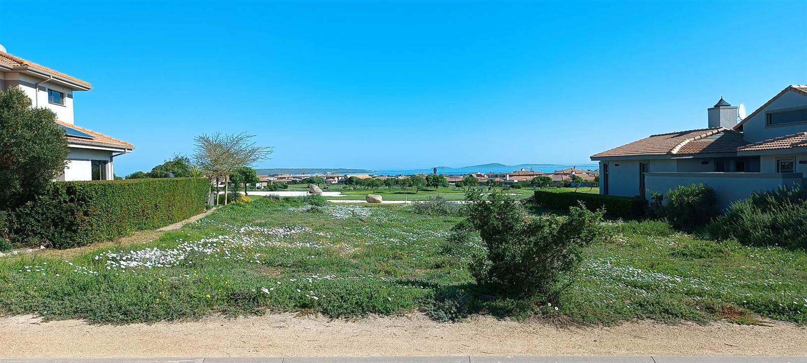 748 m² Land available in Langebaan Country Estate photo number 4