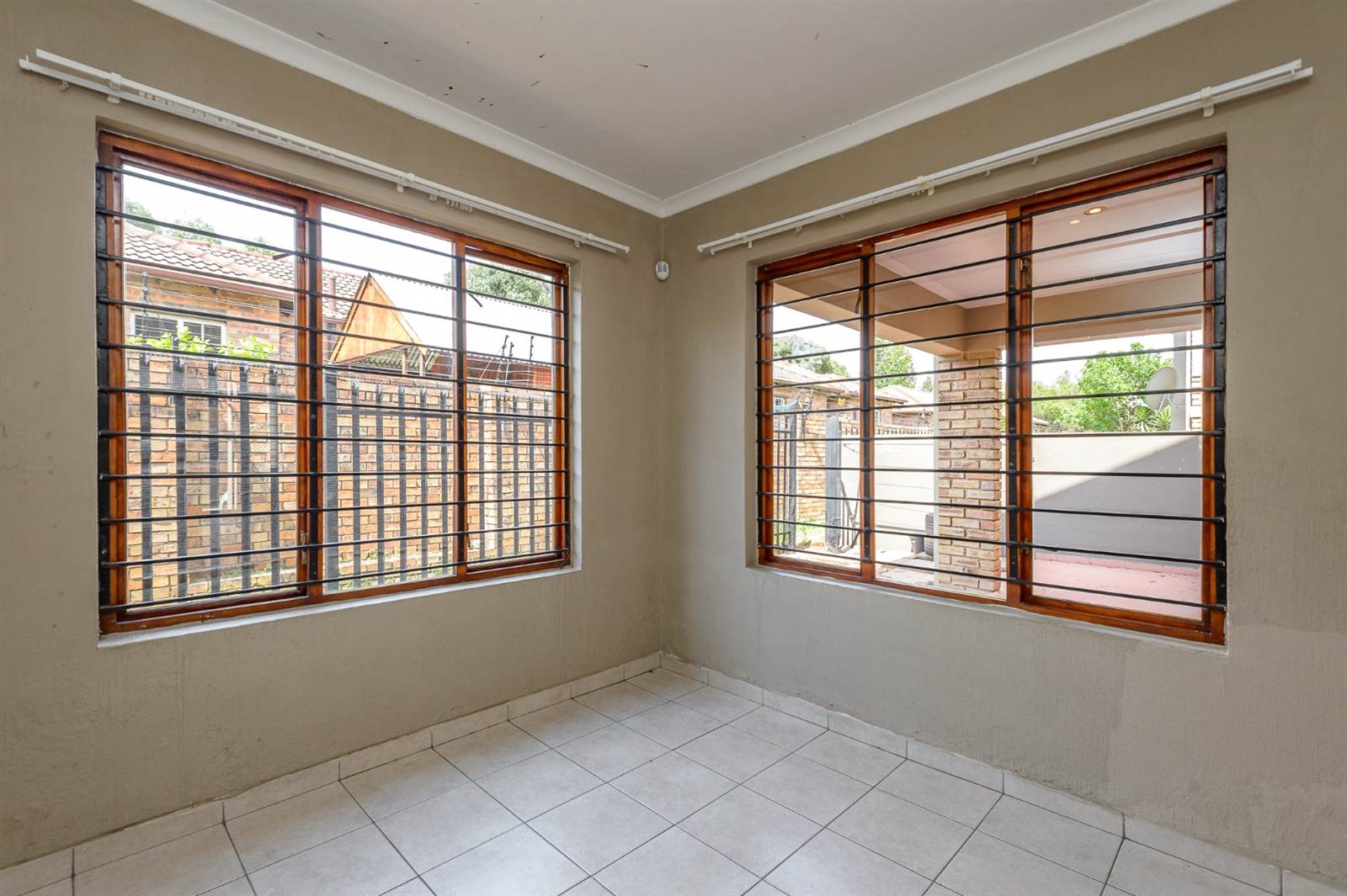 3 Bed Townhouse in Radiokop photo number 11