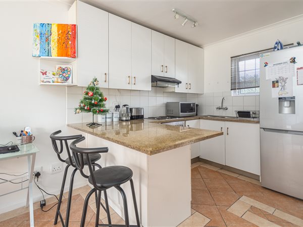 2 Bed Apartment in West Beach
