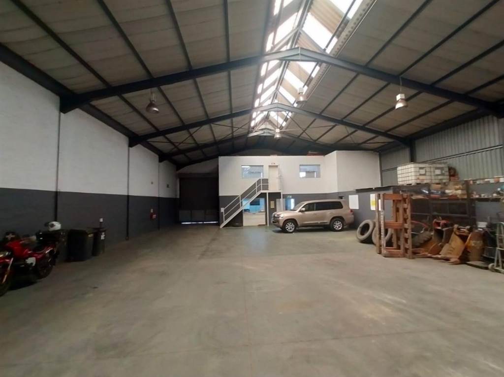 750  m² Industrial space in Arauna photo number 8
