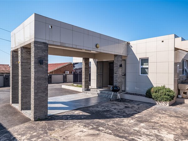 5 Bedroom House 5 Bedroom House