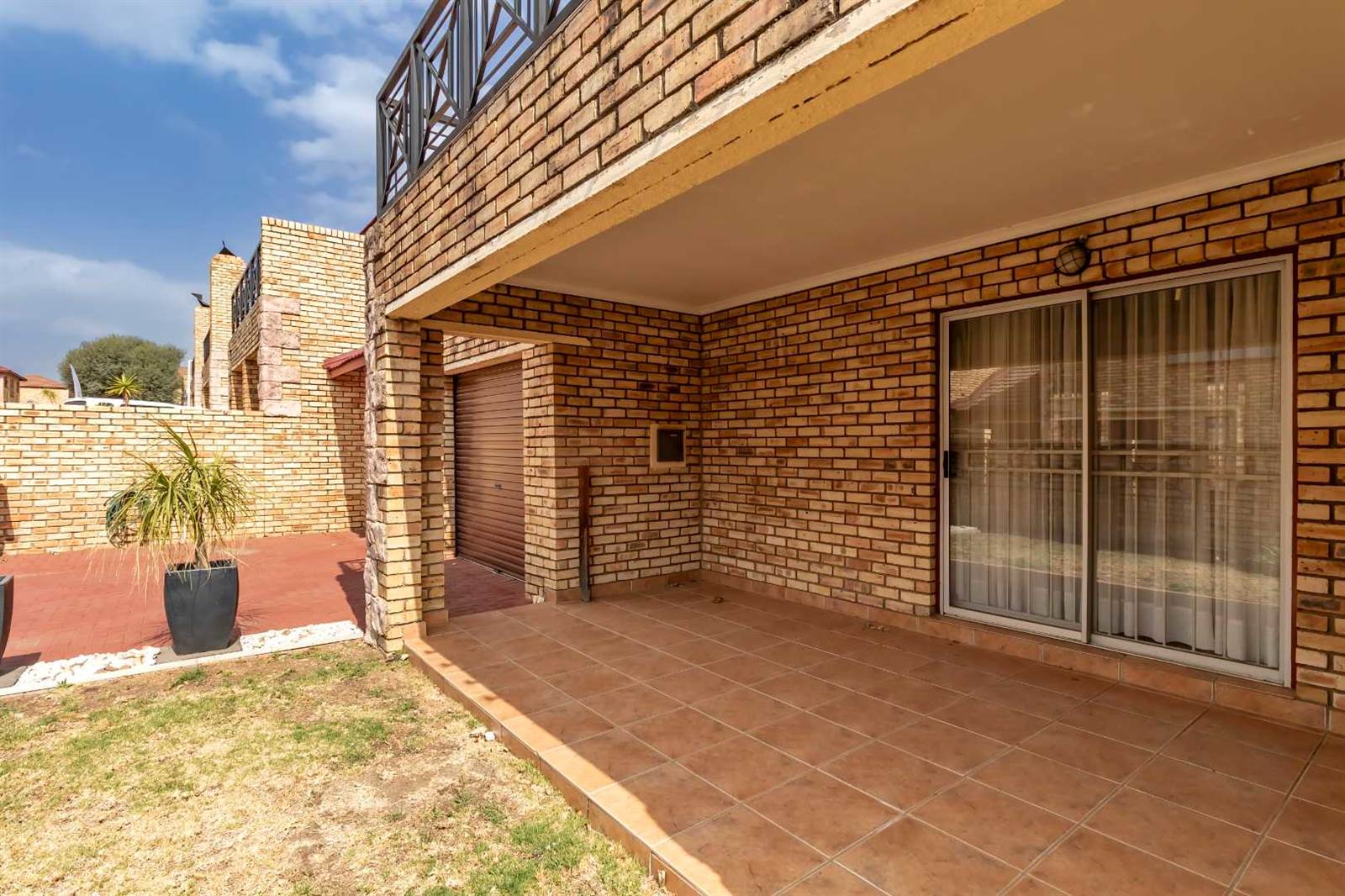 3 Bed Townhouse in Wilgeheuwel photo number 4