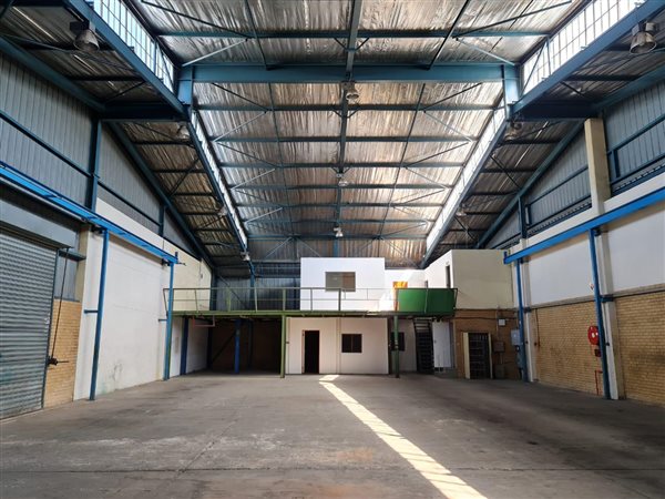 806  m² Industrial space