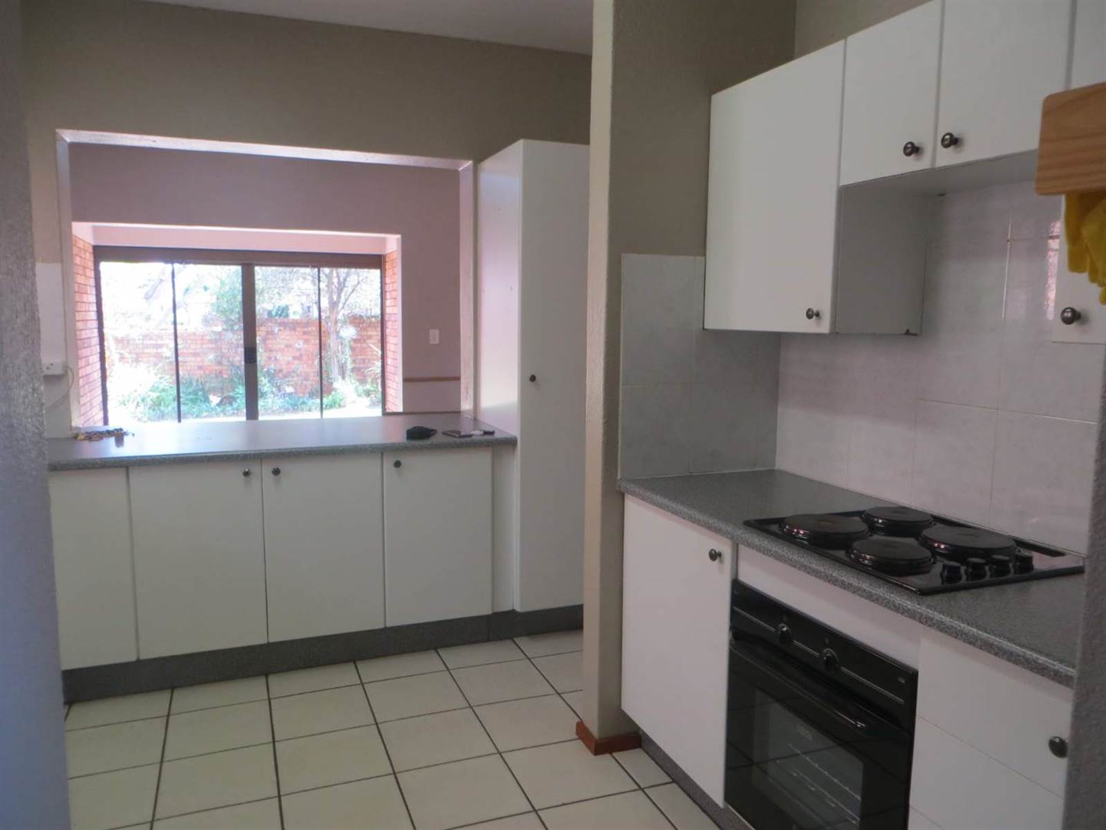 3 Bed Townhouse in Centurion Golf Estate photo number 7
