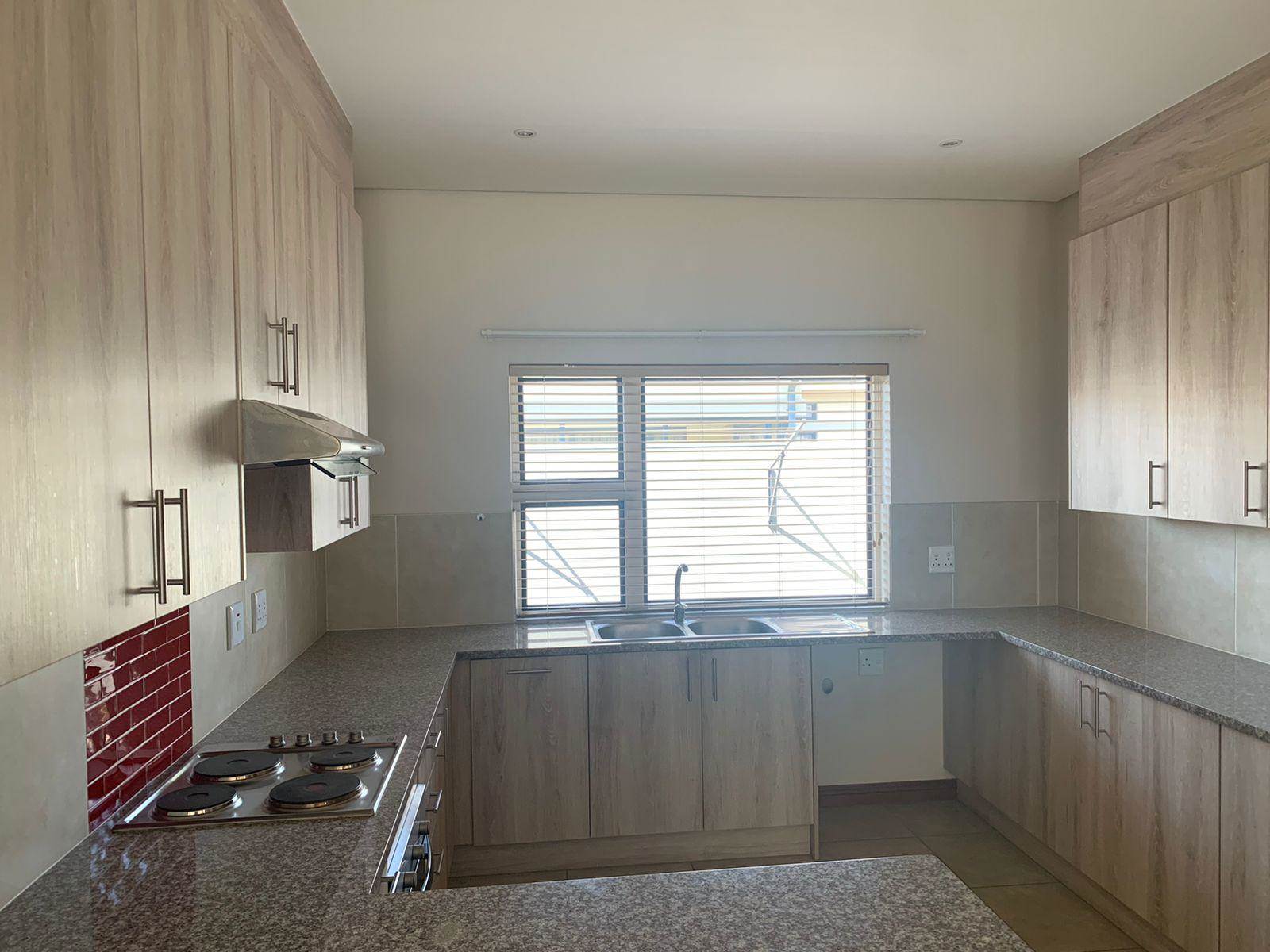 3 Bed House in Eastland Mature Lifestyle Estate photo number 16