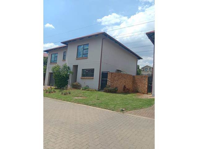 3 Bed Cluster in Fourways photo number 28