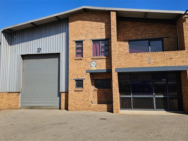 352 m² Industrial space 352 m² Industrial space