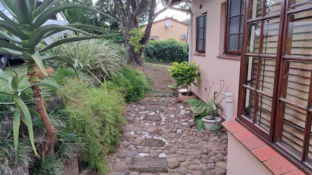 3 Bed Townhouse in Umtentweni photo number 27